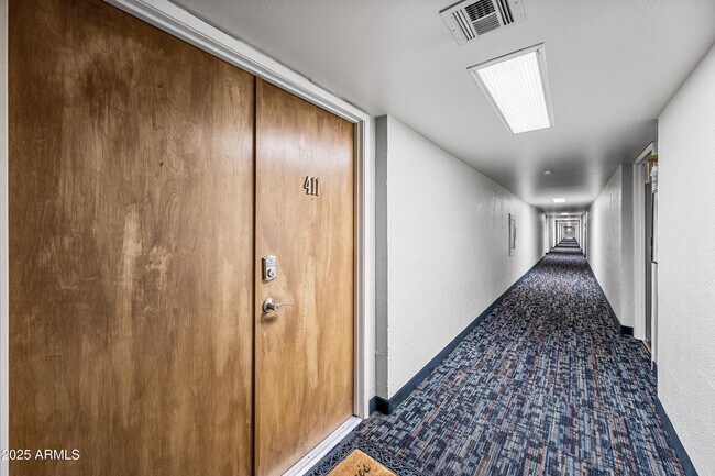 Foto del edificio - 7940 E Camelback Rd