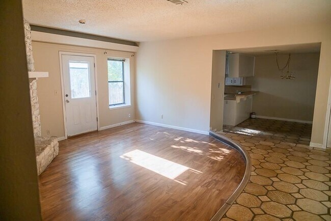 Building Photo - 8713 Westover Club Dr