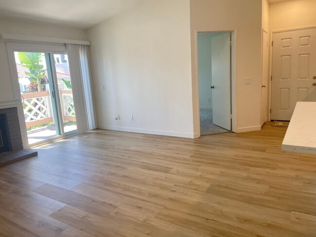 Building Photo - Stylish 3-Bedroom Retreat in the Highly De...
