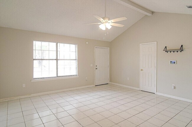 Building Photo - 1235 Pineridge Way