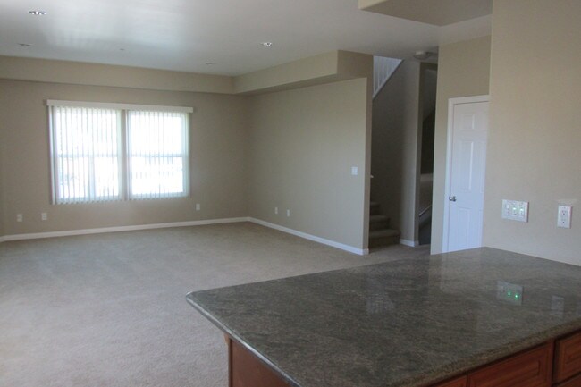 Comedor - 3000 E 8th St