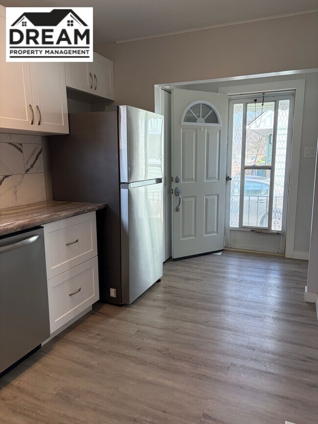 Photo du bâtiment - 727 Oak Ave