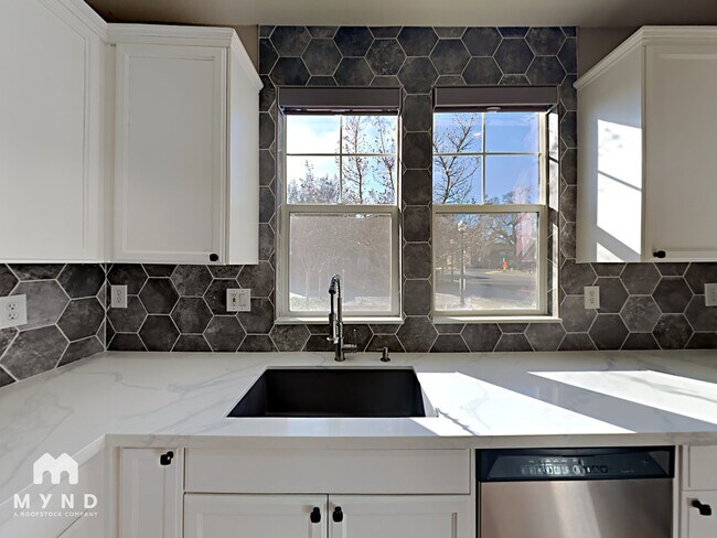 Foto del edificio - 398 Metro Ln