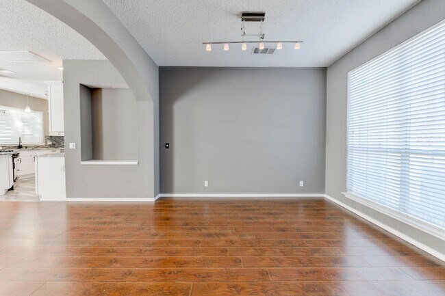 Foto del edificio - 16913 Langland Rd