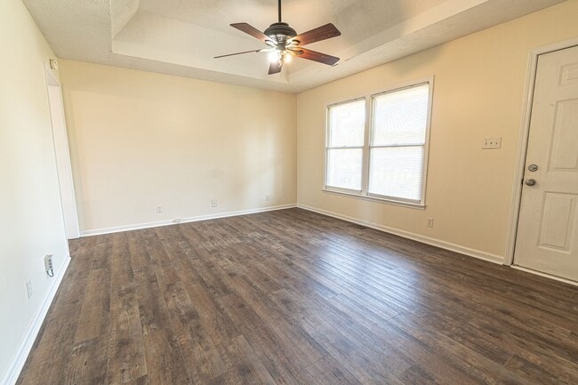 Building Photo - 1207 Hand Dr