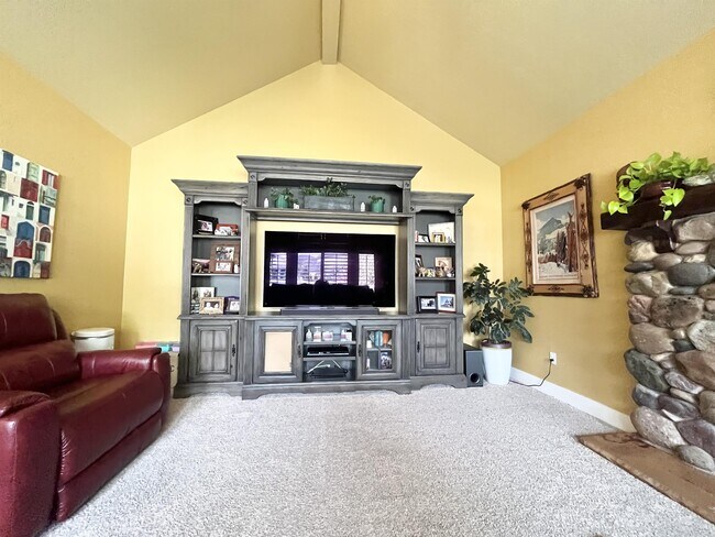 Building Photo - 2035 Quartzridge Dr