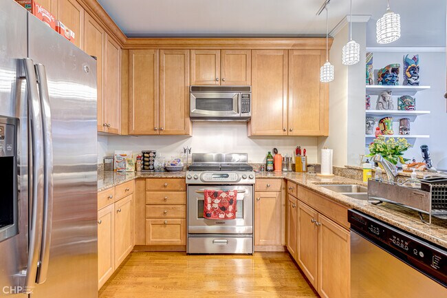 Building Photo - 420 E Waterside Dr