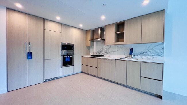 Building Photo - 13778 100 Av