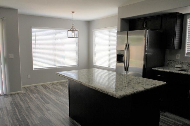 Foto del edificio - 12409 W San Juan Ave