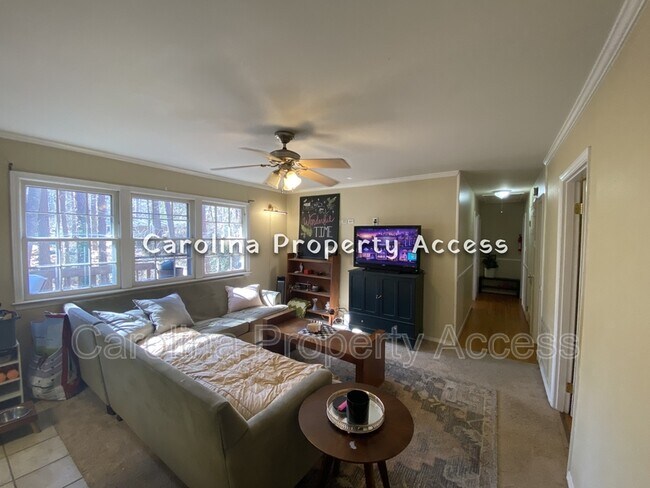 Building Photo - 207 Bennington Dr
