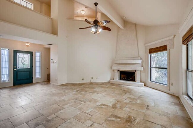 Building Photo - Custom 3 BR/2.5 Bath in N.E. San Antonio
