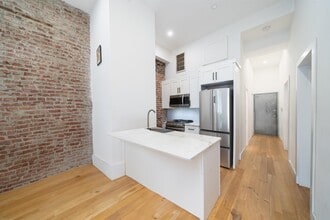 Building Photo - 25 Corbin Ave