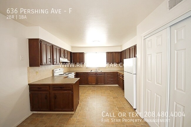 Building Photo - 2 Bedroom 1 Bathroom Upstairs Apartment! V...