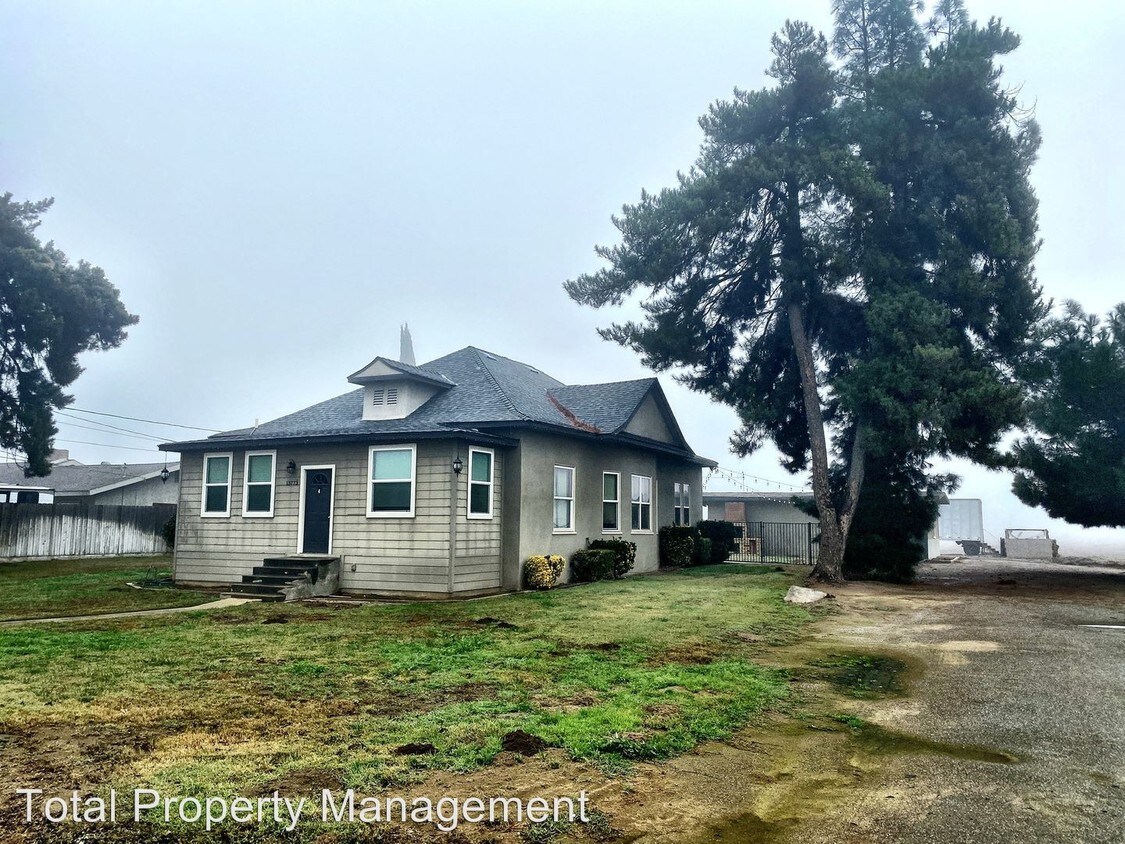 2 br, 1 bath House 13773 9th Ave. House Rental in Hanford, CA