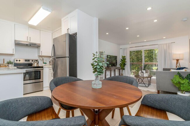 Building Photo - 5305 Ridgeview Cir