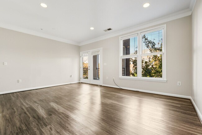 Foto del edificio - Charming 1-Bed, 1.5-Bath Apartment in Down...