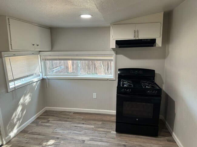 Building Photo - 216 N St