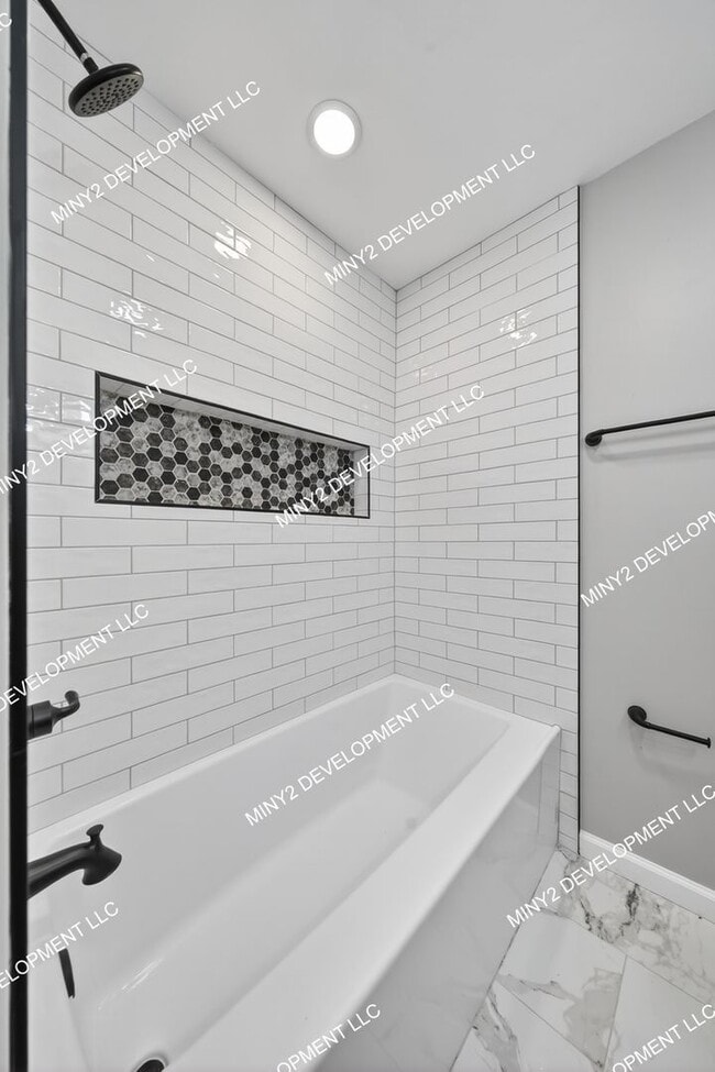Foto del edificio - Fully Renovated 3-Bedroom Brick Home in Detroit!