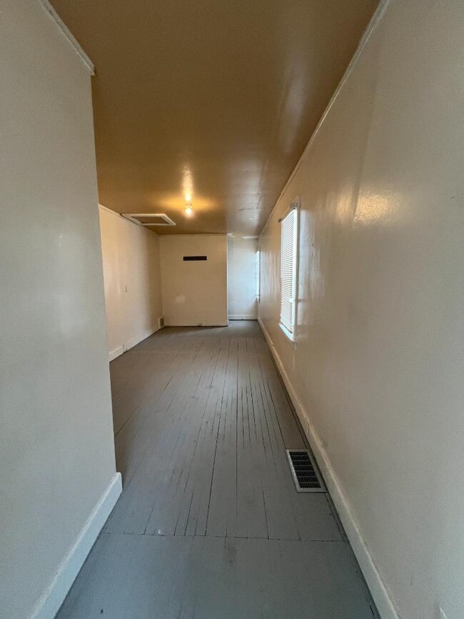 Foto del edificio - 1723 Maine St