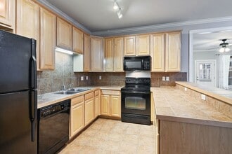 Building Photo - 809 Summer Breeze Dr