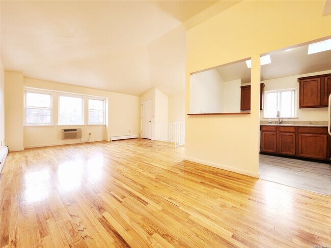 Foto del edificio - 94-21-94-90 90th Ave