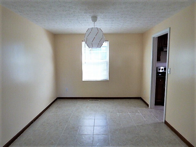 Building Photo - Laurel Green 4 BR Home
