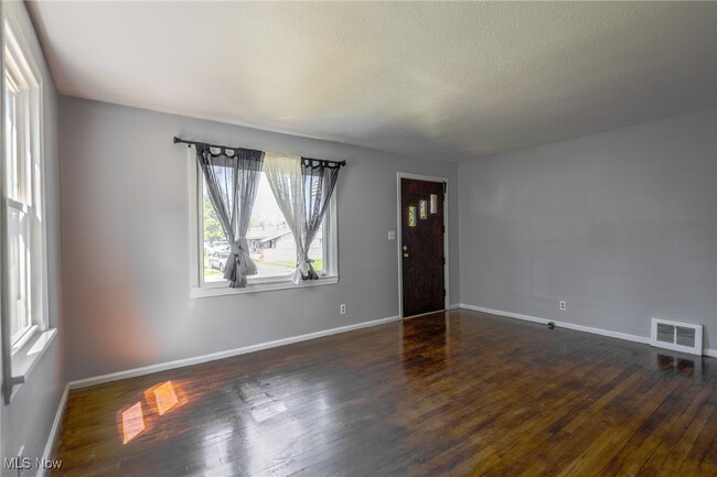 Building Photo - 1628 28th St NE