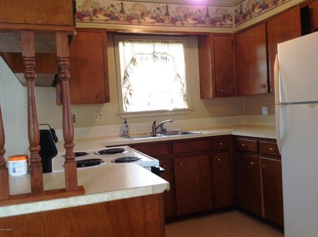 Foto del edificio - 706 Picard Rd