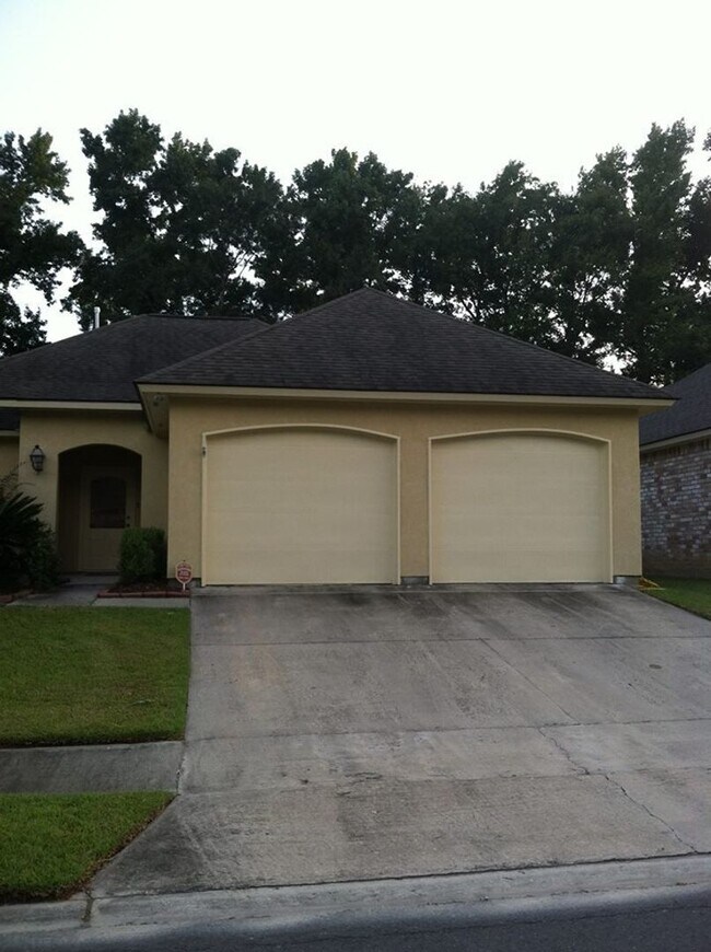 Foto del edificio - Must see  3BR/2BA home in Santa Rosa Subdivision off Staring Lane