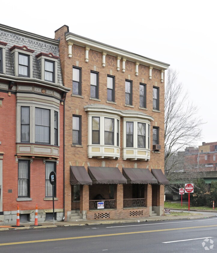 Building Photo - 836-838 Main St