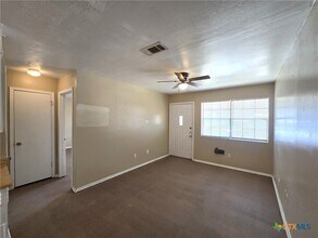 Building Photo - 606 Westview Cir