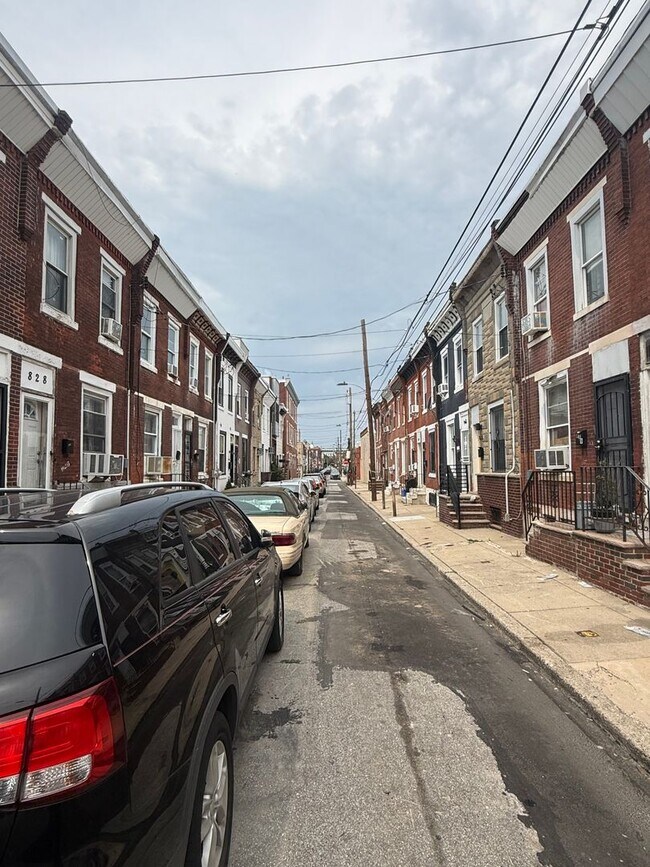 Building Photo - 824 Winton St
