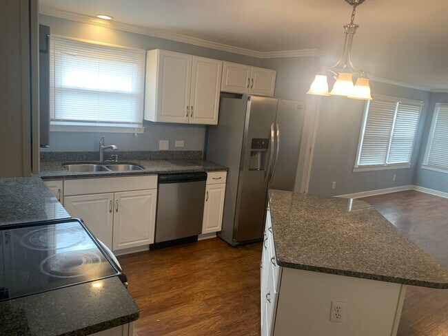 Building Photo - Beautiful Home with Modern, Newly Remodele...