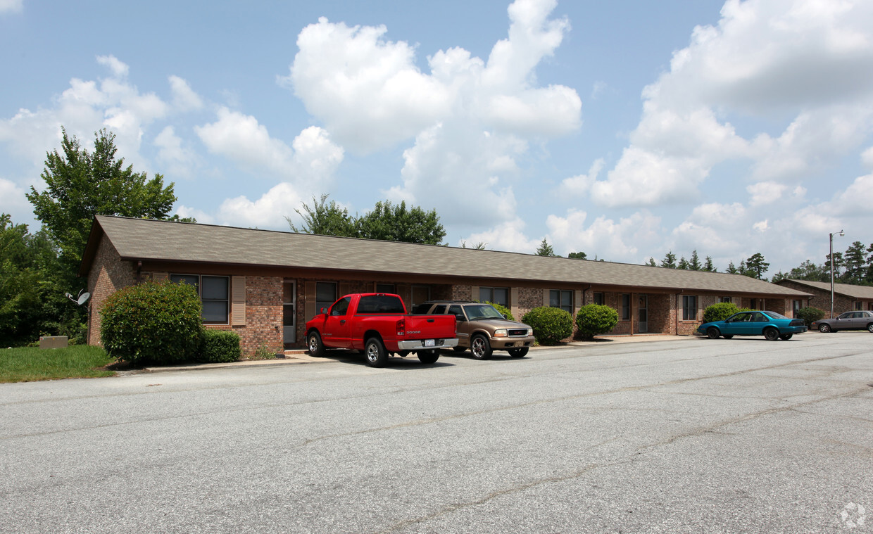 Primary Photo - Eden Terrace Apartments