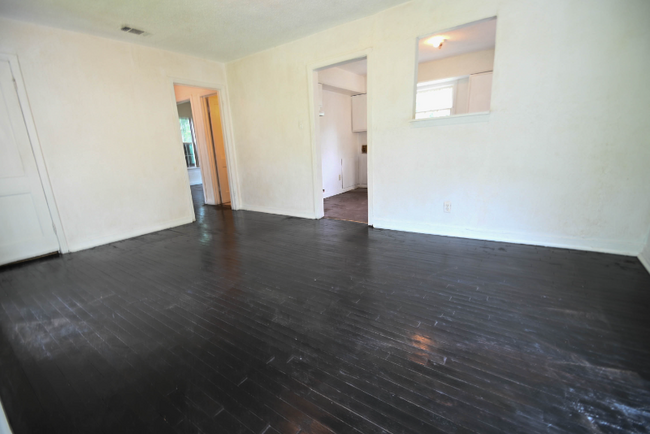 Building Photo - 2650 Scotland Dr
