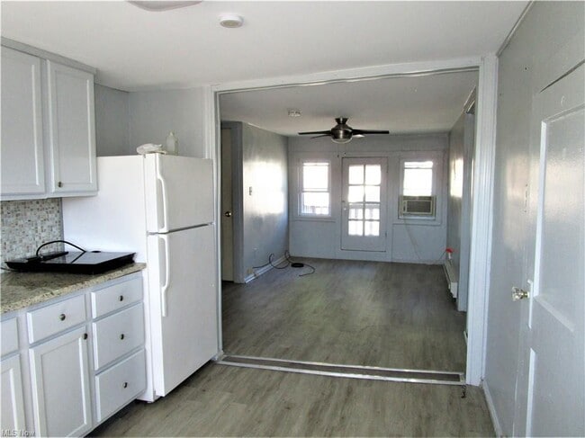 Building Photo - 3227 E Overlook Rd