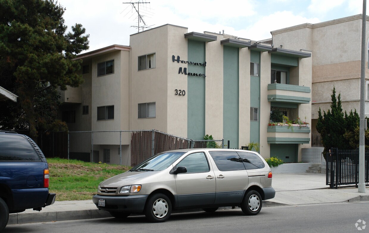 Building Photo - Harvard Manor