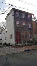 Building Photo - 122 Garden St