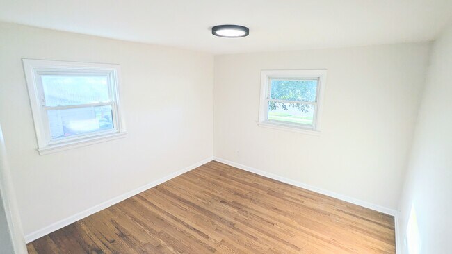 Foto del edificio - 845 Florland Dr