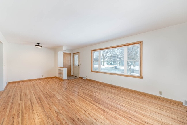 Building Photo - 113 Pfau St