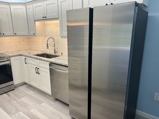 Foto del edificio - 2688 Pine Ridge Way N