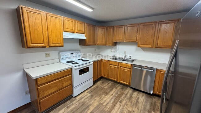 Building Photo - Adorable Ranch Style Home - Milwaukie