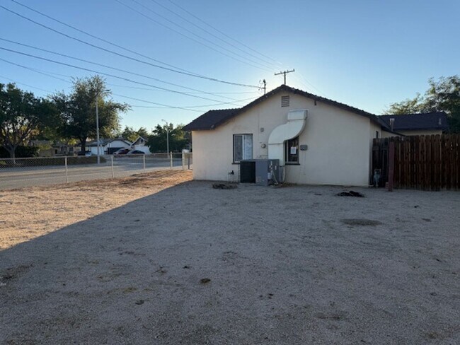 Building Photo - Remodeled West Lancaster 4 Bedroom Home
