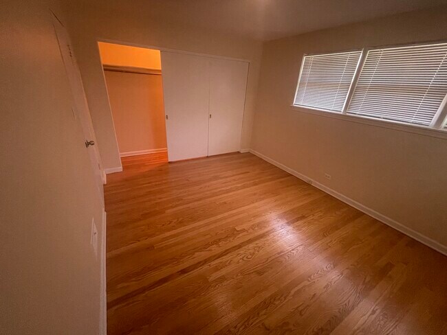 Building Photo - 9521 N Kildare Ave