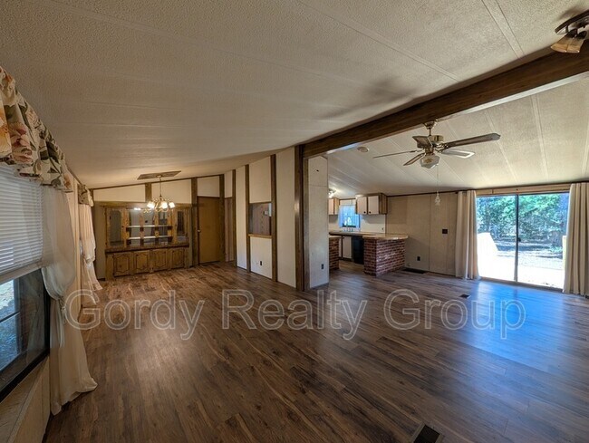 Foto del edificio - 6511 Blue Springs Rd