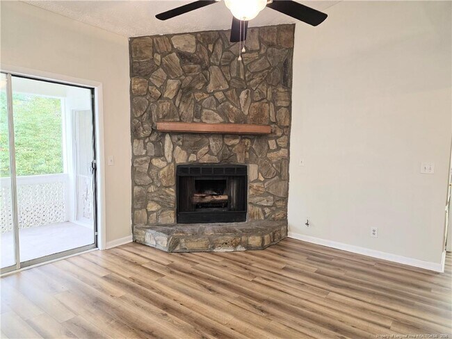 Foto del edificio - 6768 Willowbrook Dr