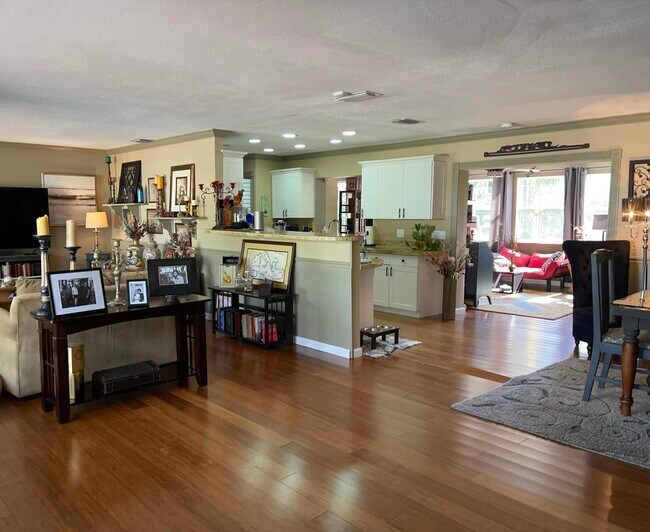 Foto del edificio - 460 Jupiter Ln