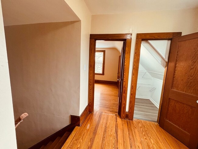 Building Photo - Adorable Home/Country setting