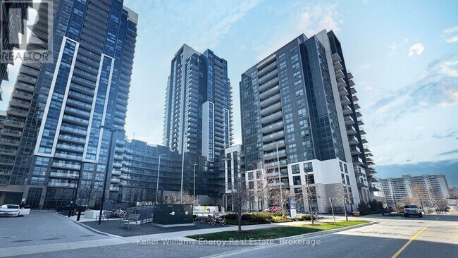 Building Photo - 30 Meadowglen Pl