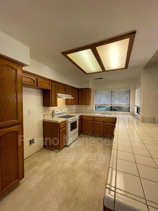 Building Photo - 2530 Barstow Ave
